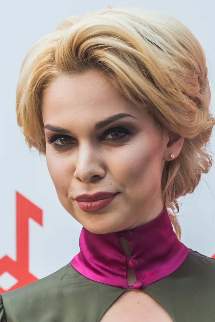 Samanta Tīna, chanteuse lettone née à Tukums, portrait photo shoot à Jūrmala en 2017