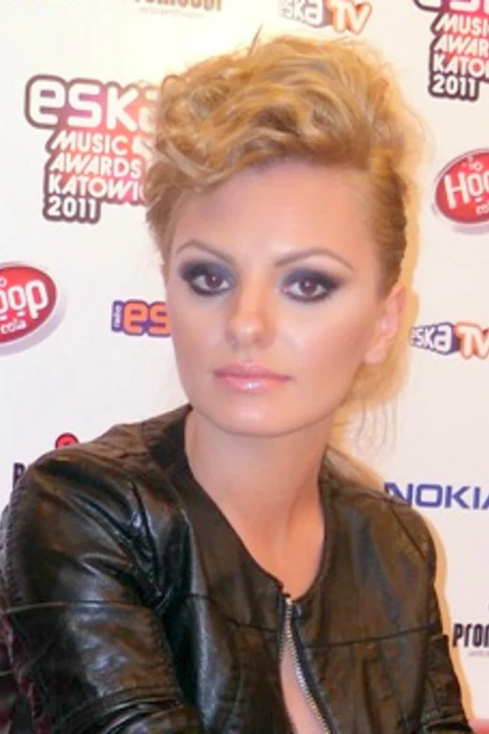 Alexandra Stan, chanteuse roumaine nee a Constanta, portrait sur tapis evenementiel
