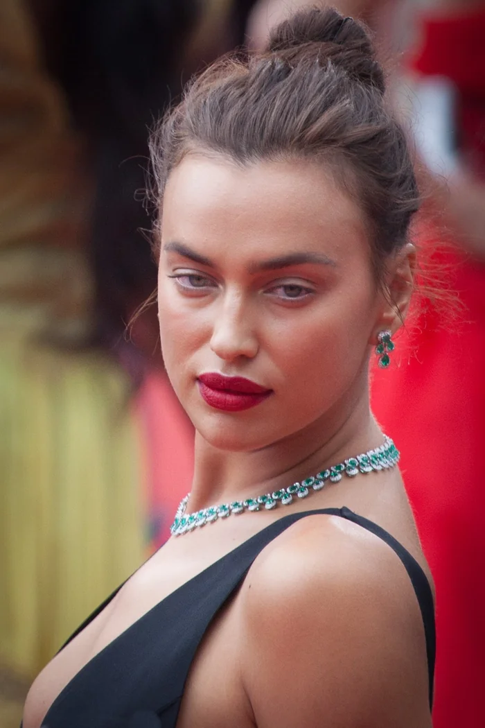 Irina Shayk, mannequin russe, figure de proue du canon de beauté russe